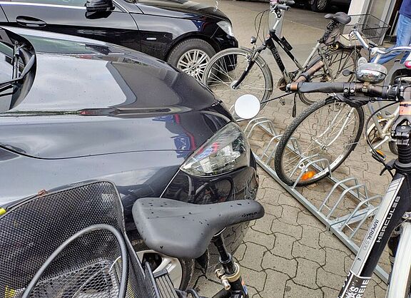 Bild 1: Fahrrad-Abstellpatz Osttor Bild 1: Fahrrad-Abstellpatz Osttor